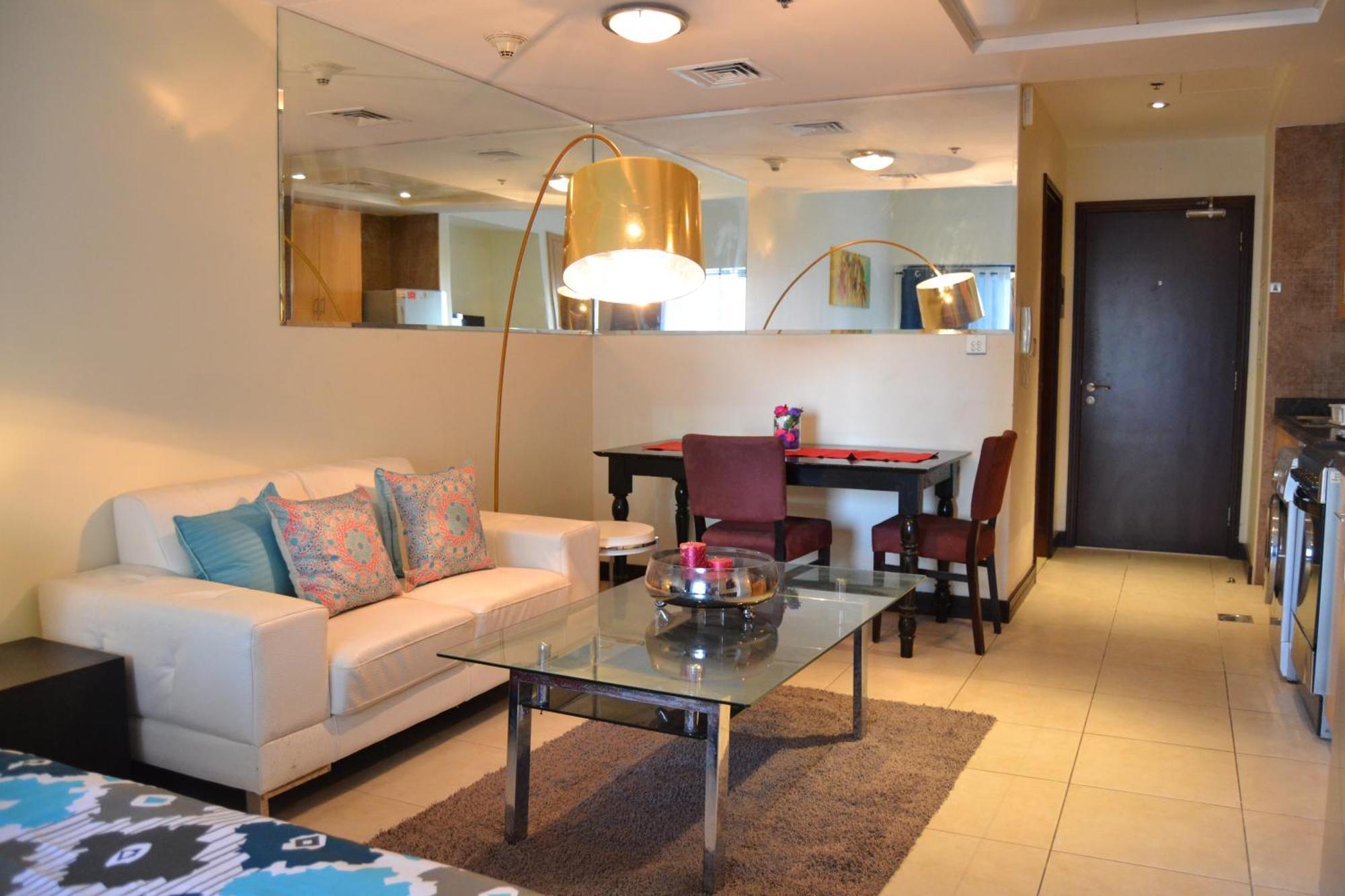 Click - Jlt - Lakes View Apartment *