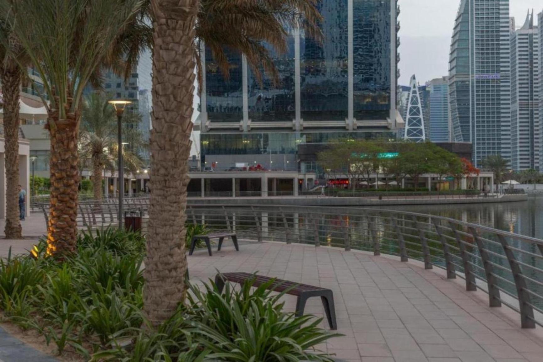Click - Jlt - Lakes View Dubai
